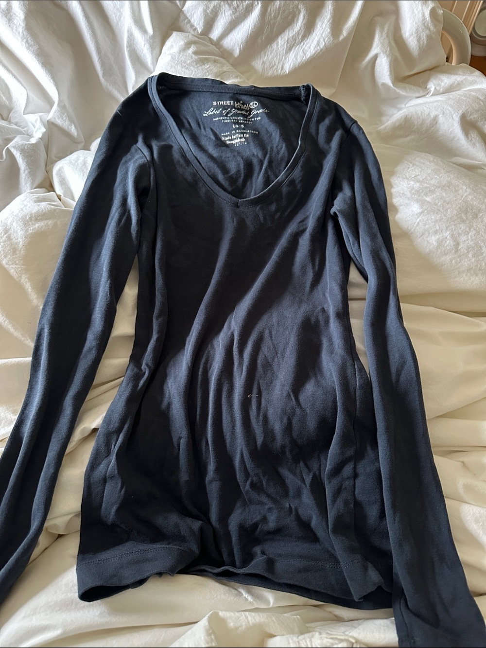 Flattering Women's Black V-Neck Long Sleeve Tee